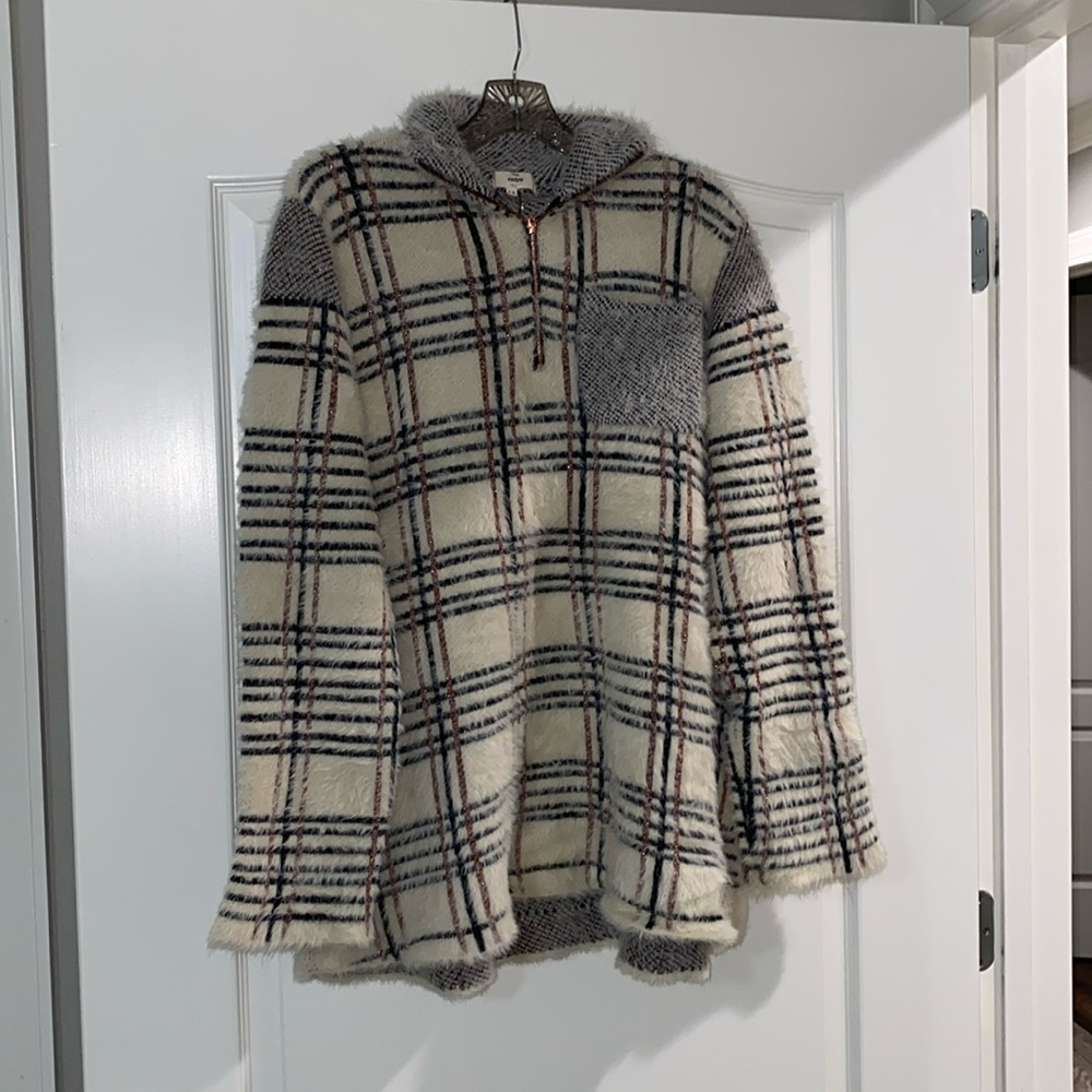 Woman’s cream Entro sweater size 1X